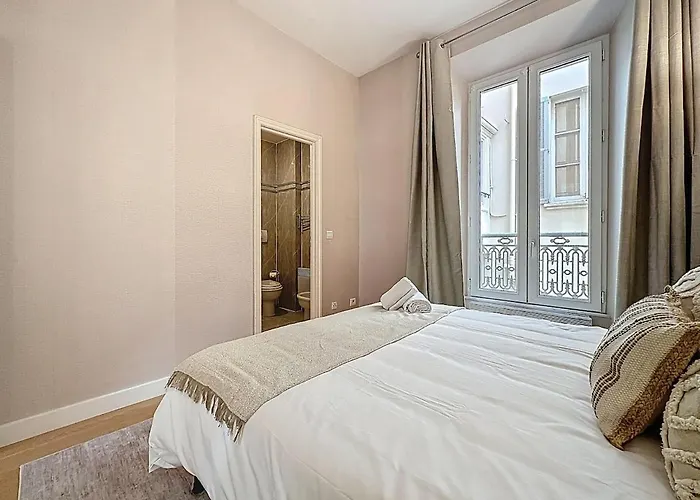 Sea View 2Br - 4 Min Palais - Central Cannes Daire