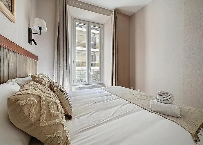 Sea View 2br 2ba - 4 Min Palais - Ideal Film Festival Apartment *