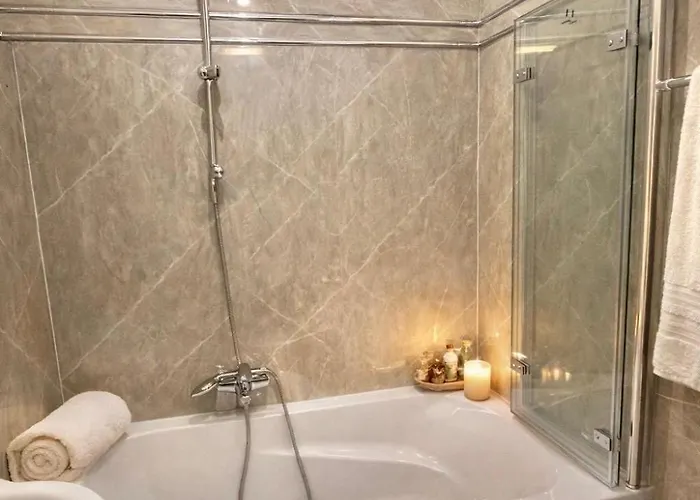 Apartment Sea View 2Br 2Ba - 4 Min Palais - Ideal Cannes Film Festival Stay Cannes